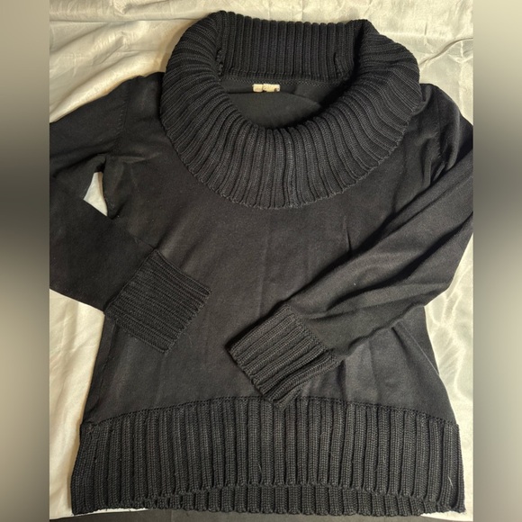 Elegant loose turtle sweater - Picture 1 of 7